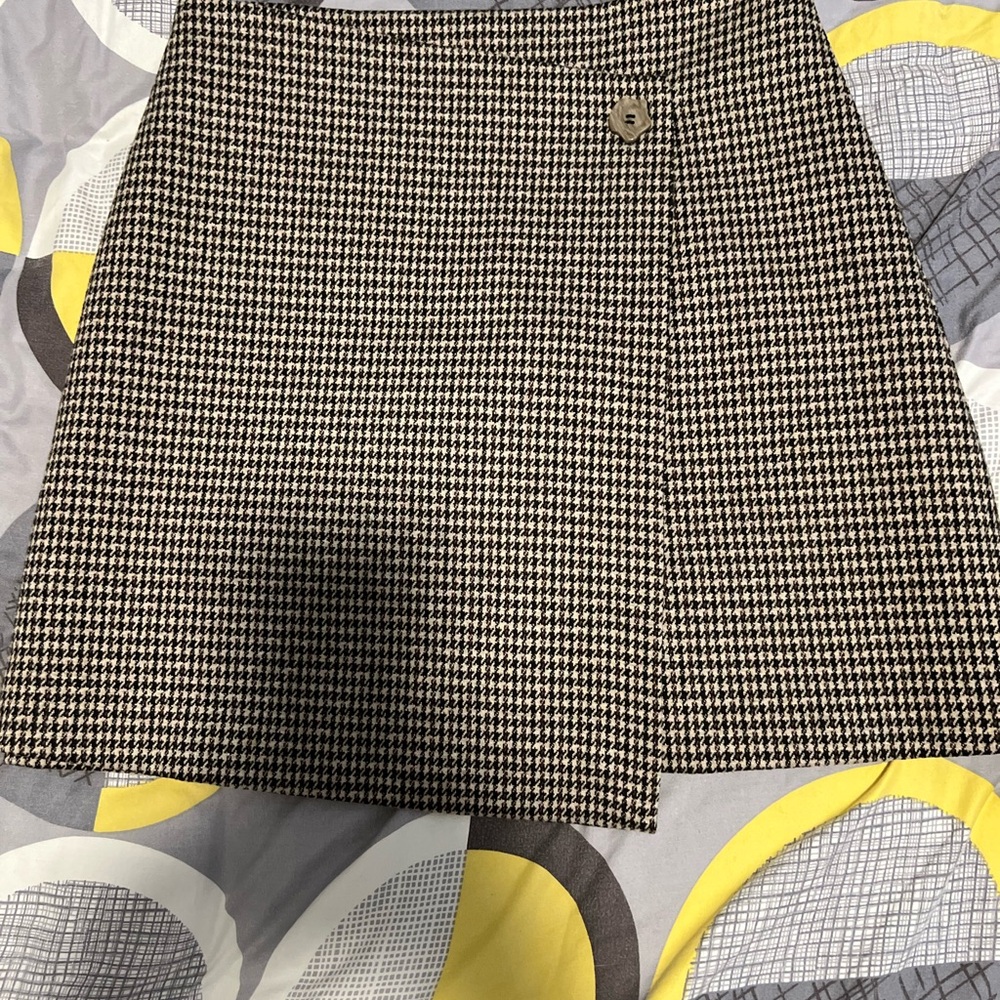 Classic Black and White Houndstooth Skirt